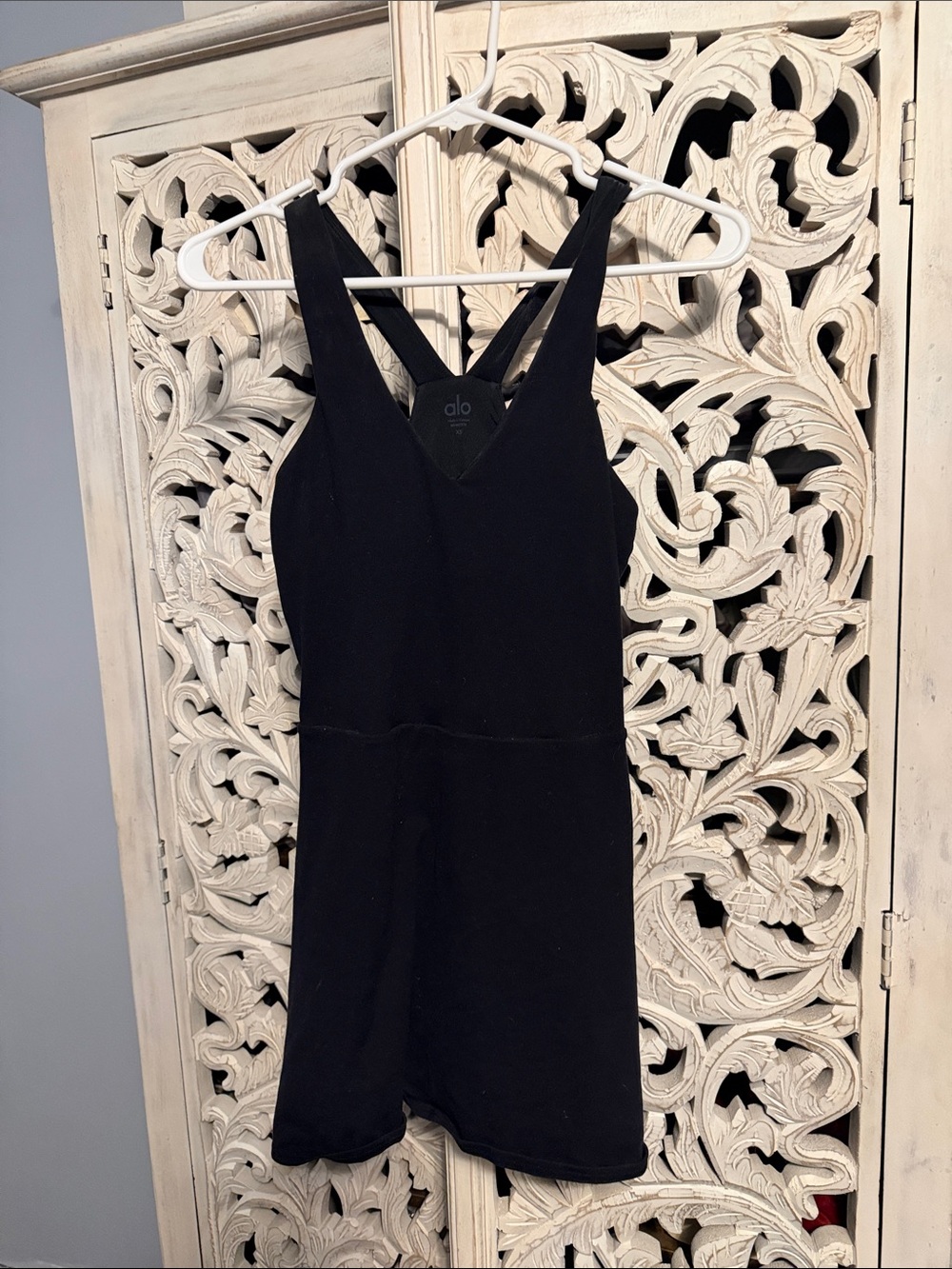 ALO Yoga Black V‑Neck Sleeveless Romper - Picture 4 of 6